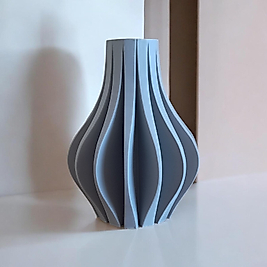 Nordic Dalga Dekoratif Vazo – Modern Minimalist Tasarım (Gri)